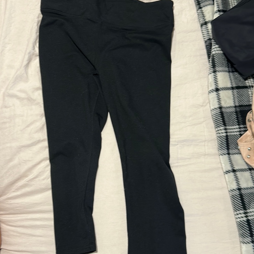Fabletics capri pants